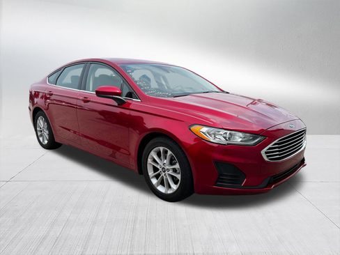 Used 2020 Ford Fusion SE FWD image 2