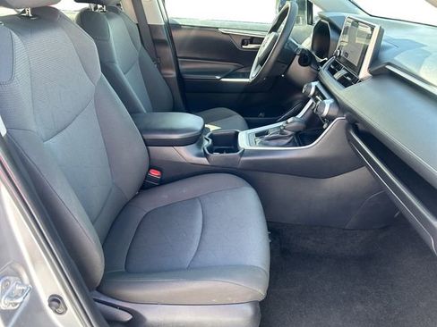 Used 2025 Toyota RAV4 XLE AWD/4WD image 16