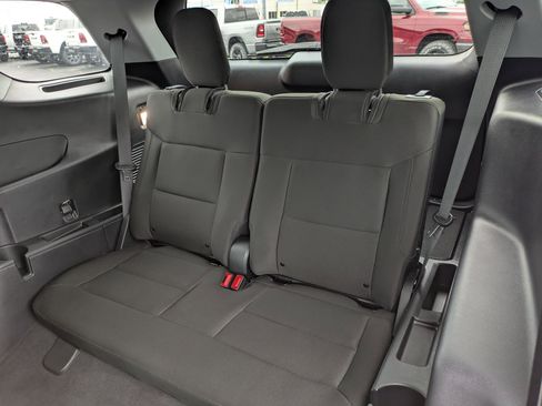 Used 2022 Ford Explorer XLT image 28