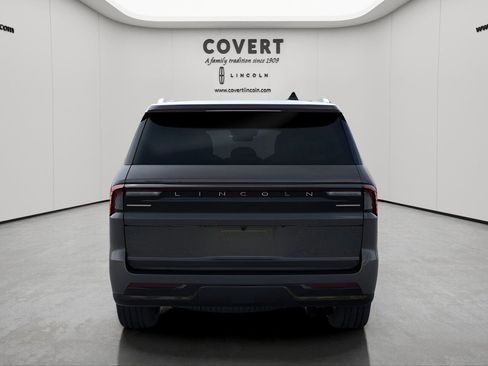 New 2025 Lincoln Navigator Reserve image 5