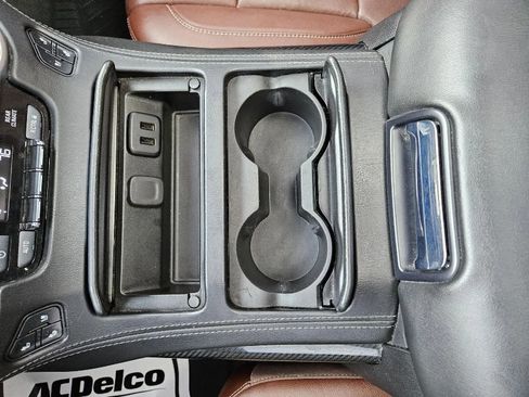 Used 2019 Chevrolet Suburban Premier w/ Premier Plus Edition image 15