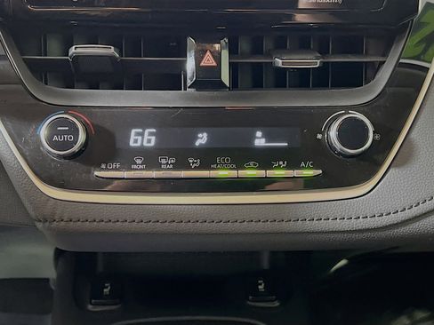 Used 2022 Toyota Corolla LE w/ Premium Interior Package image 26