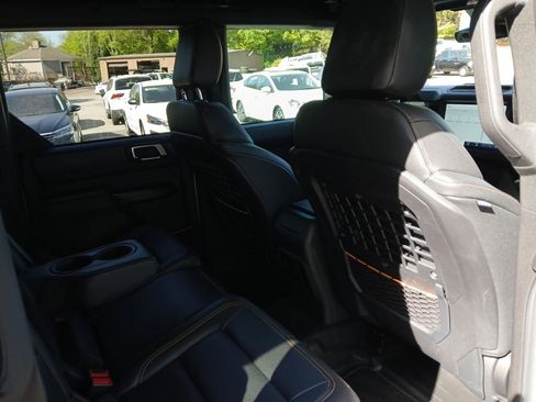Used 2024 Ford Bronco Badlands image 14