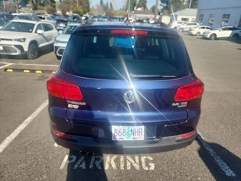 Used 2015 Volkswagen Tiguan SE image 2