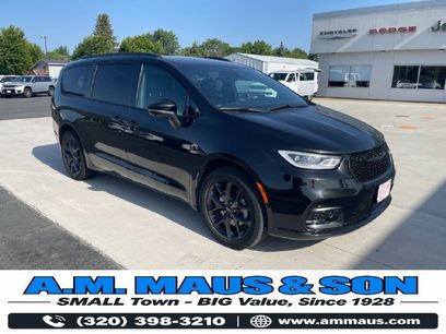 Used 2023 Chrysler Pacifica Touring-L w/ S Appearance Package