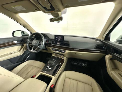 Used 2020 Audi Q5 2.0T Premium AWD/4WD image 2