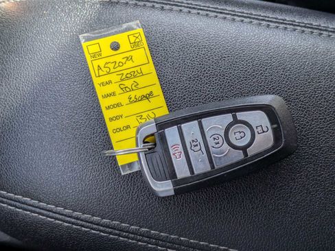 Used 2024 Ford Escape Platinum AWD/4WD image 35