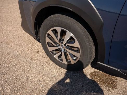 Used 2023 Subaru Outback Premium AWD/4WD image 12