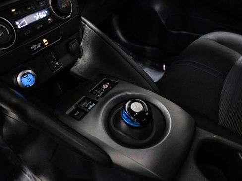 Used 2023 Nissan Leaf S image 27