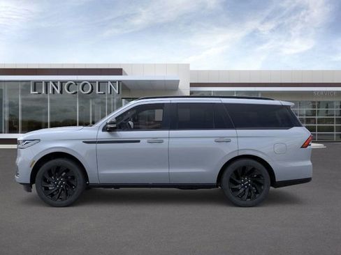 New 2025 Lincoln Navigator Reserve w/ Jet Appearance Package AWD/4WD image 3