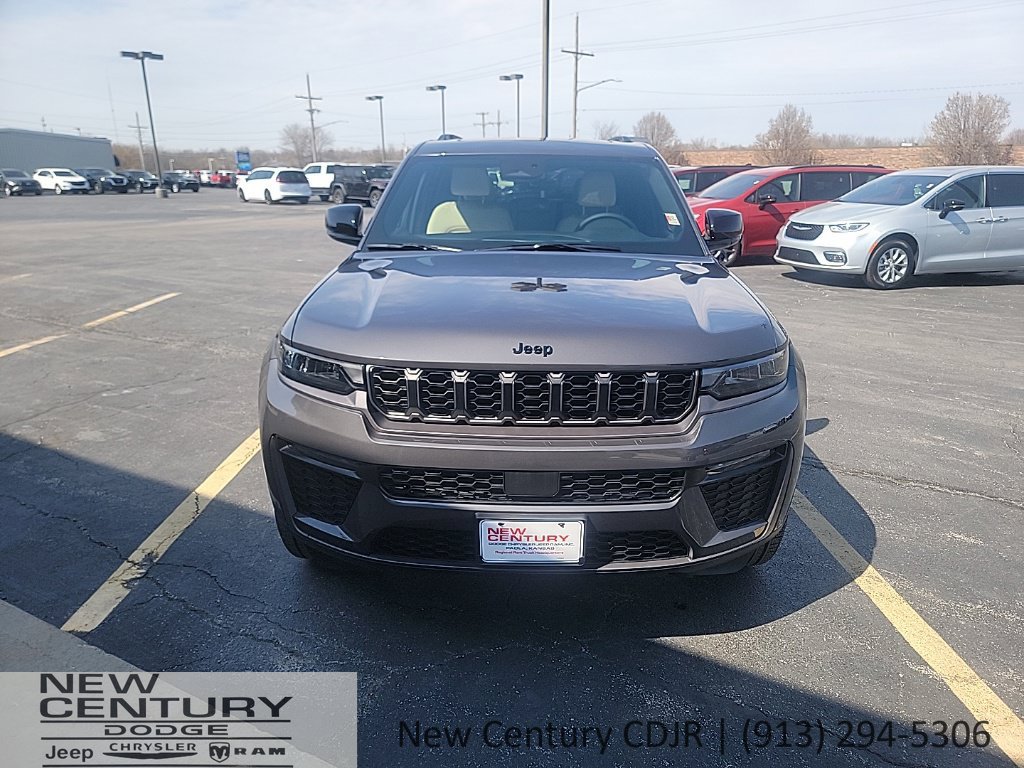 New 2026 Jeep Grand Cherokee Limited w/ Limited Altitude Package AWD/4WD image 8