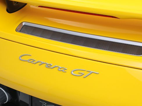 Used 2005 Porsche Carrera GT RWD image 16