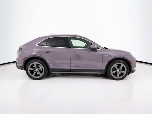 Used 2024 Porsche Macan 4 Electric image 8