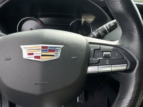 Used 2022 Cadillac XT4 Sport w/ Comfort Package FWD image 18