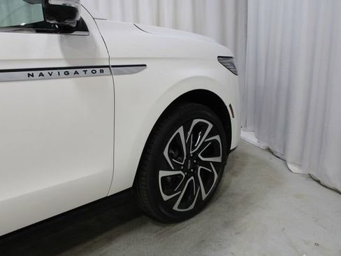 New 2026 Lincoln Navigator Reserve AWD/4WD image 27