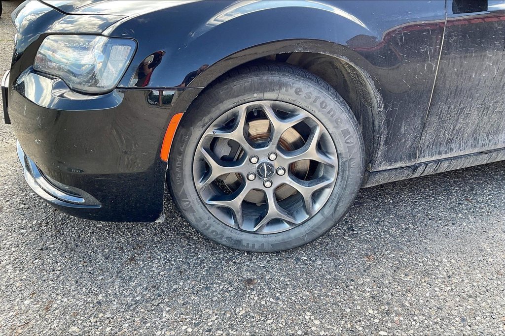Used 2016 Chrysler 300 S w/ 300S Premium Group AWD/4WD image 4