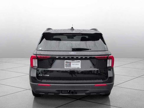 New 2026 Ford Explorer Active RWD image 4