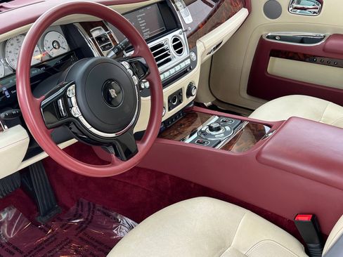 Used 2013 Rolls-Royce Ghost RWD image 27