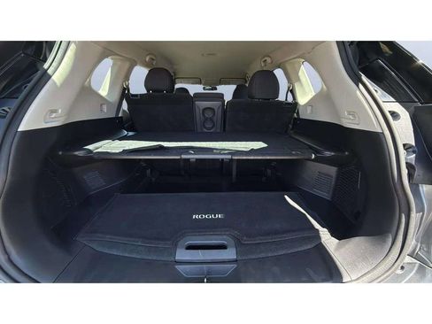 Used 2018 Nissan Rogue S FWD image 17