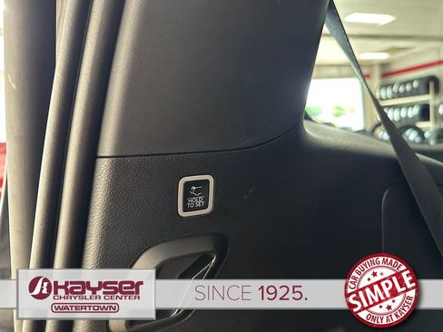 Used 2024 Jeep Wagoneer 4WD w/ Premium Group I image 46