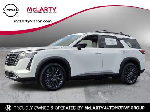 New 2026 Nissan Pathfinder SL w/ SL Premium Package AWD/4WD image 1