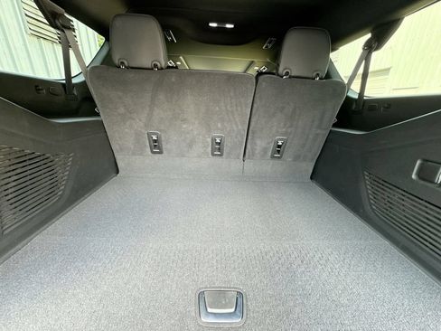 Used 2024 GMC Yukon XL Denali AWD/4WD image 35