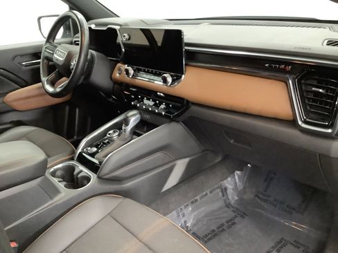 Used 2023 GMC Canyon AT4 image 25