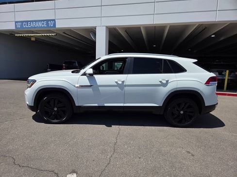 Used 2022 Volkswagen Atlas Cross Sport SE FWD image 3