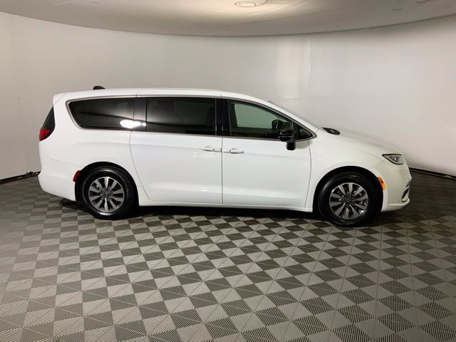Used 2024 Chrysler Pacifica Limited FWD image 5