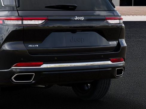 New 2025 Jeep Grand Cherokee Overland w/ Luxury Tech Group IV AWD/4WD image 13