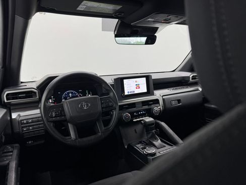 Used 2025 Toyota Tacoma SR5 AWD/4WD image 42