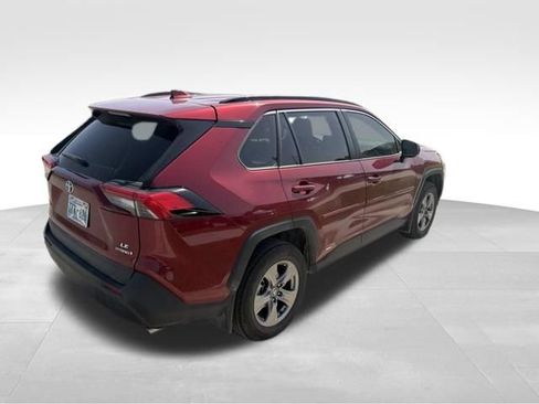 Used 2024 Toyota RAV4 LE AWD/4WD image 3