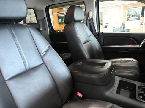 Used 2007 Chevrolet Silverado 2500 LTZ w/ EZ-Lift Tailgate Package AWD/4WD image 9