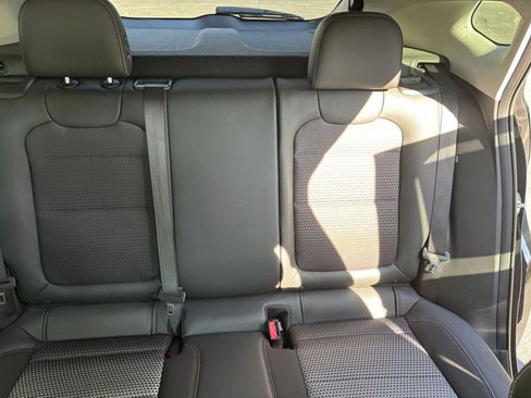 Used 2025 Chevrolet Trax LT image 32