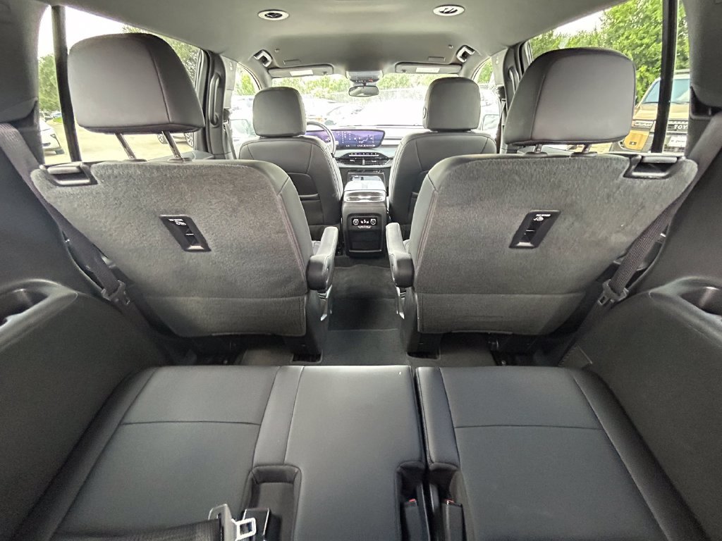 Used 2025 Buick Enclave Preferred FWD image 15