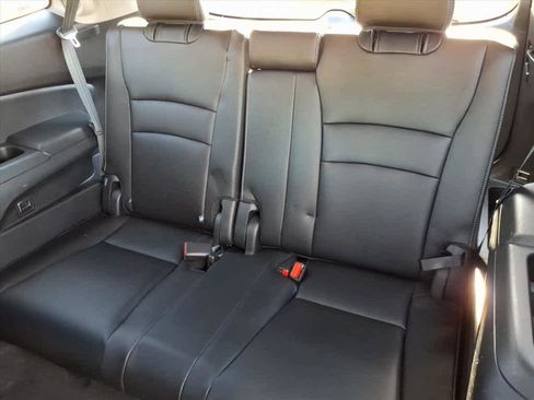 Used 2018 Honda Pilot Touring image 30