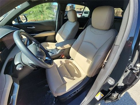 Used 2024 Cadillac XT4 Luxury w/ Cold Weather Package image 19