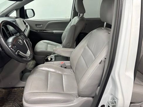Used 2017 Toyota Sienna XLE Premium AWD/4WD image 20