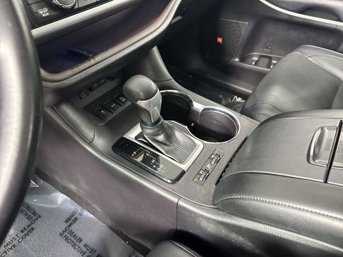 Used 2018 Toyota Highlander Limited AWD/4WD image 18