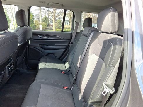 Used 2024 Jeep Grand Cherokee Laredo image 20