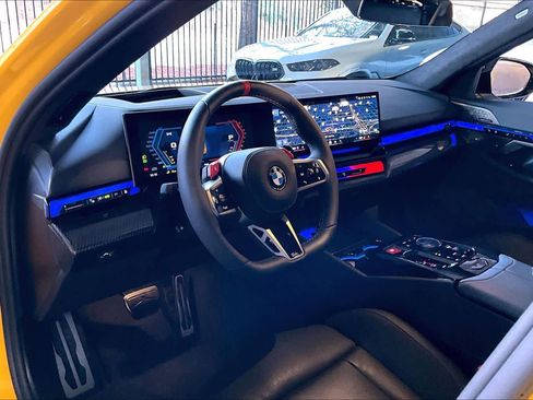 Used 2025 BMW M5 Touring image 17