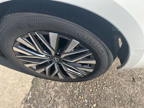 Used 2025 Nissan Altima 2.5 SV image 10