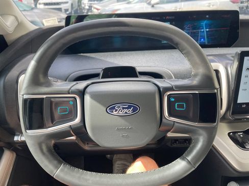 Used 2025 Ford Expedition Active AWD/4WD image 17
