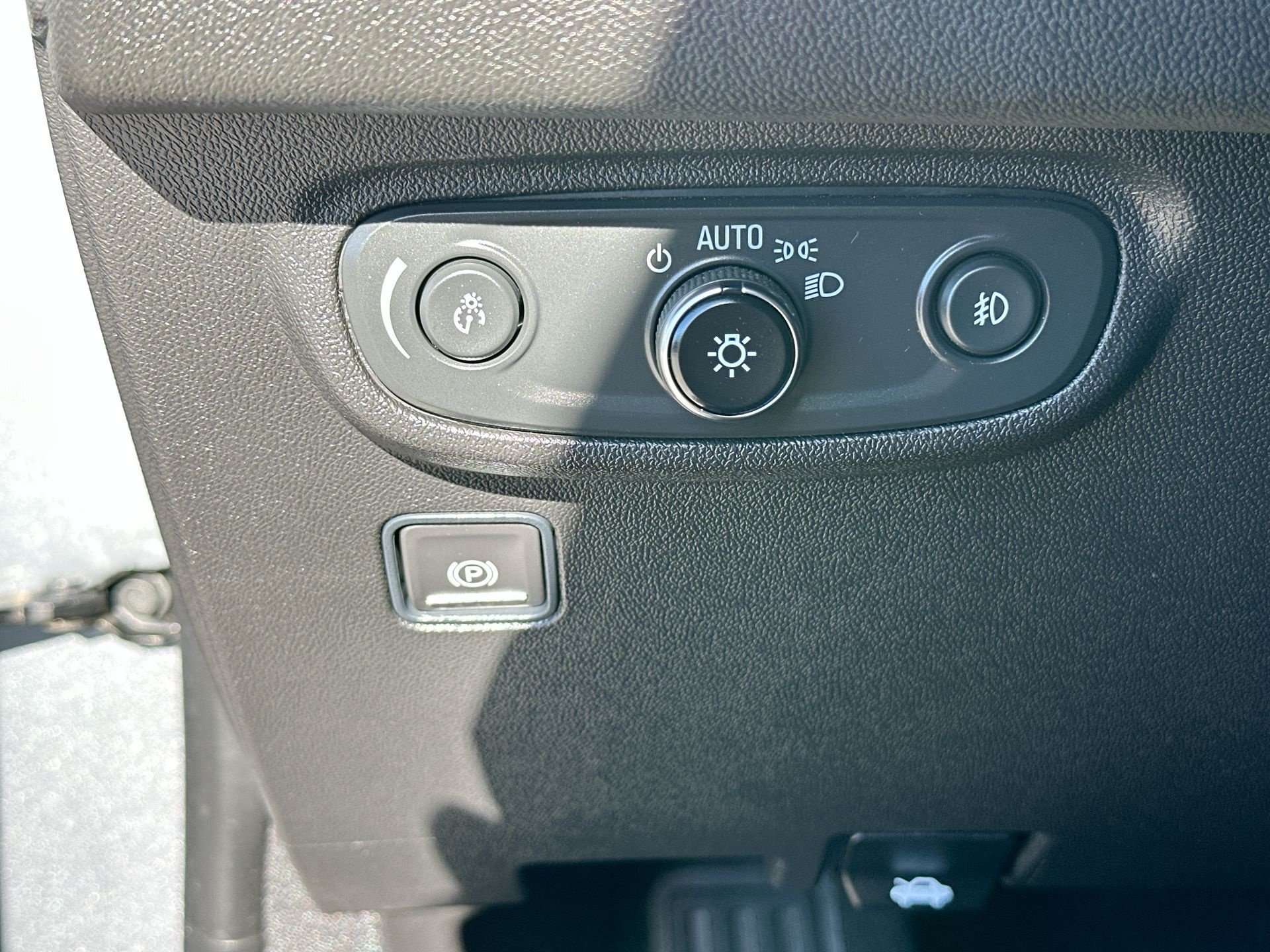 Used 2023 GMC Terrain SLT w/ Elevation Edition FWD image 18