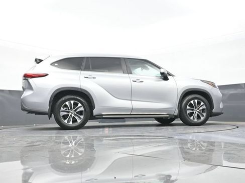 Used 2023 Toyota Highlander XLE FWD image 31