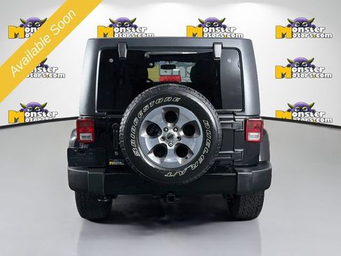 Used 2018 Jeep Wrangler Unlimited Sahara w/ Connectivity Group AWD/4WD image 6