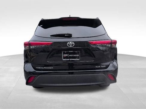Used 2023 Toyota Highlander XLE image 5