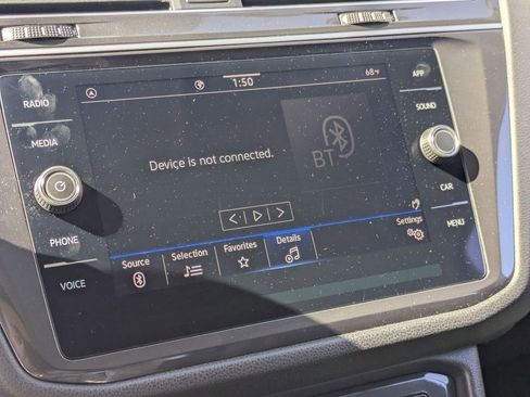 Used 2024 Volkswagen Tiguan SE image 21