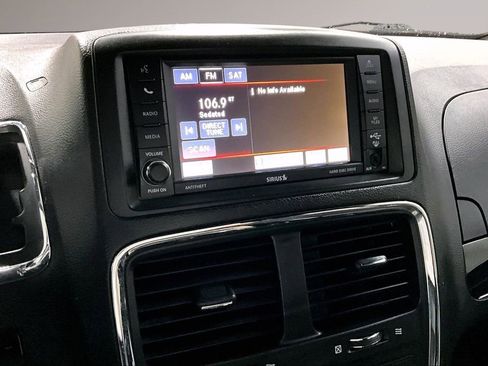 Used 2020 Dodge Grand Caravan SXT image 10