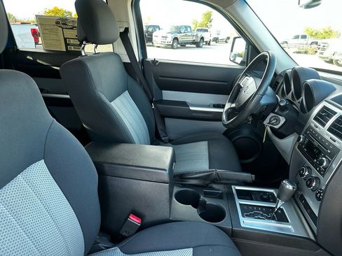 Used 2010 Dodge Nitro SXT image 13